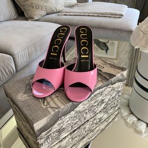 Stylish and stunning Gucci heels/mules!!! Perfect for summer!
